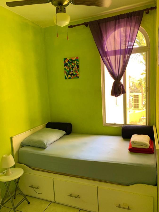Room 4 rent San Salvador Buitenkant foto