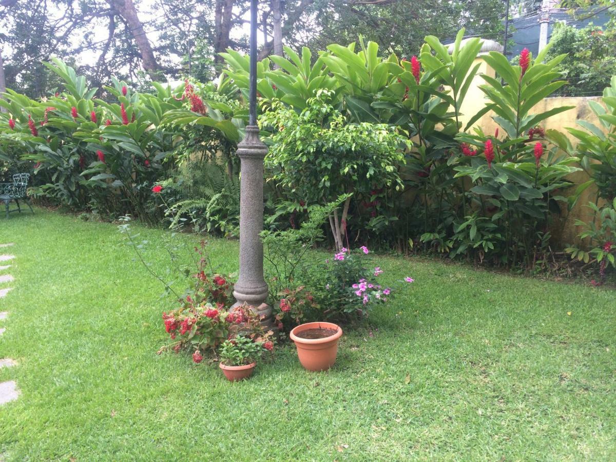 Room 4 rent San Salvador Buitenkant foto